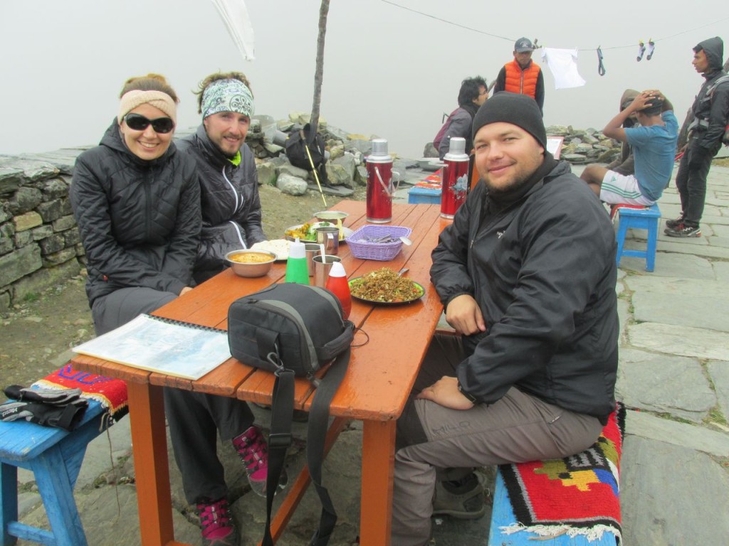 Repas un peu froid à 2700m avec Sergey !