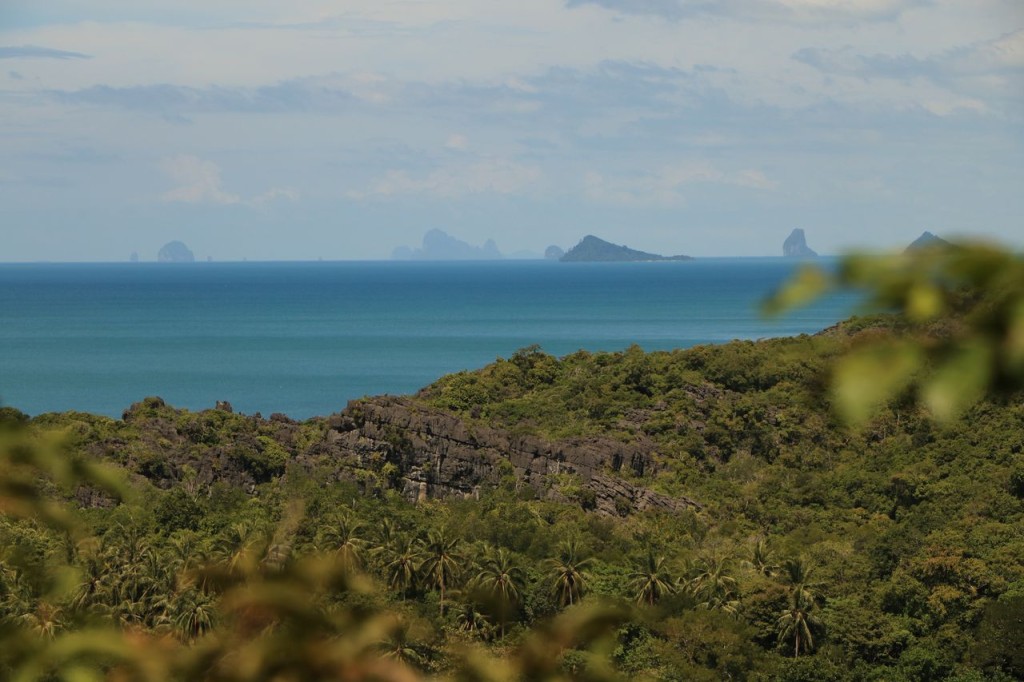 Les iles au loin