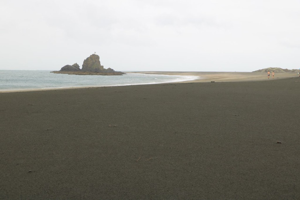 Plage de sable noir