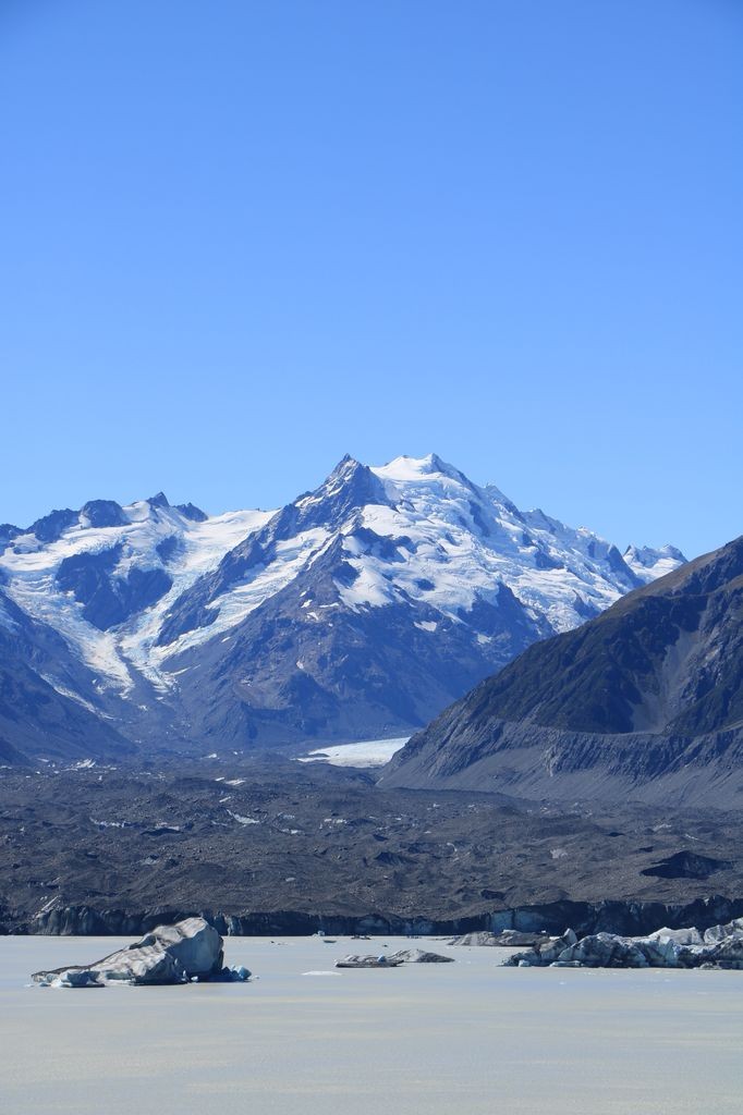 Le glacier Tasman au loin