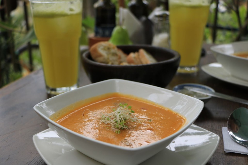 L'Almuerzo : Petit potage en entrée ...