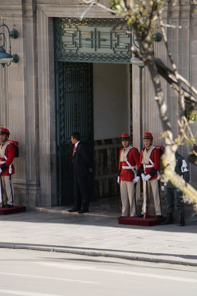 Devant le palais