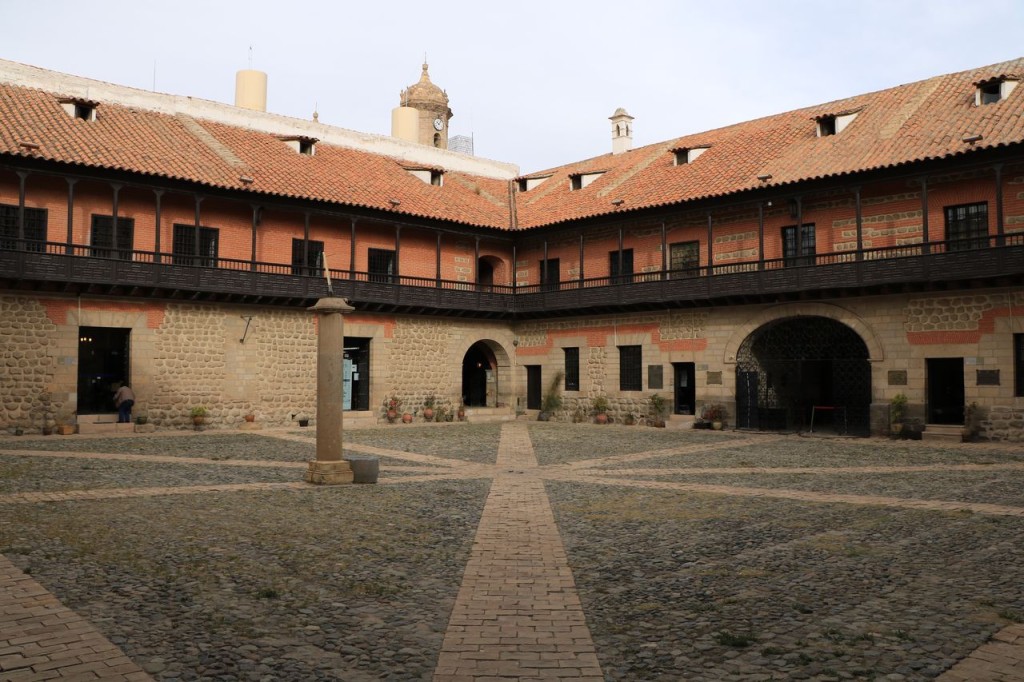 Belle cour principale
